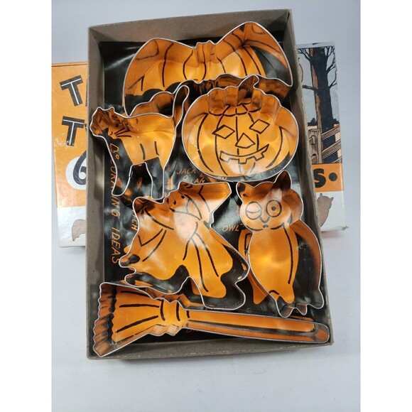 Vintage Halloween Trick or Treat  Cooky Cutters 1960s Cookie Metal Original Box - Picture 7 of 14